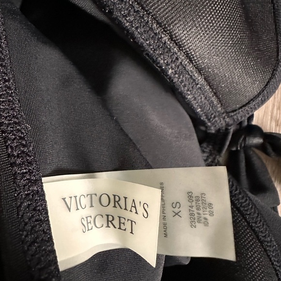 🏖️ Victoria’s Secret  halter swim top. Great condition. - Picture 4 of 5